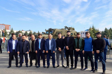 Коллектив Дворца спорта "Магас" посетил выставку трофейной боевой техники в Магасе